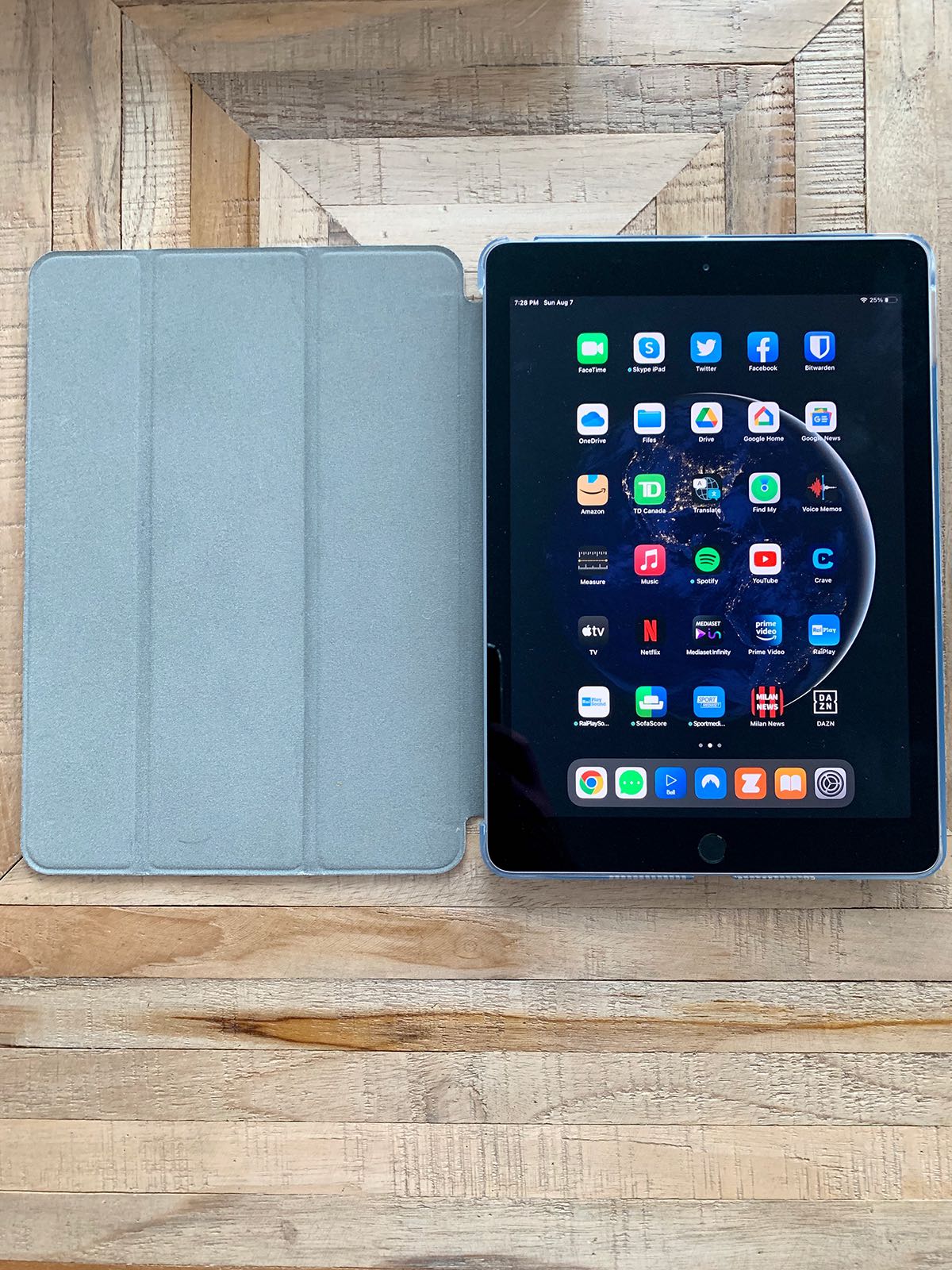 iPad 6th Generation - photo 3