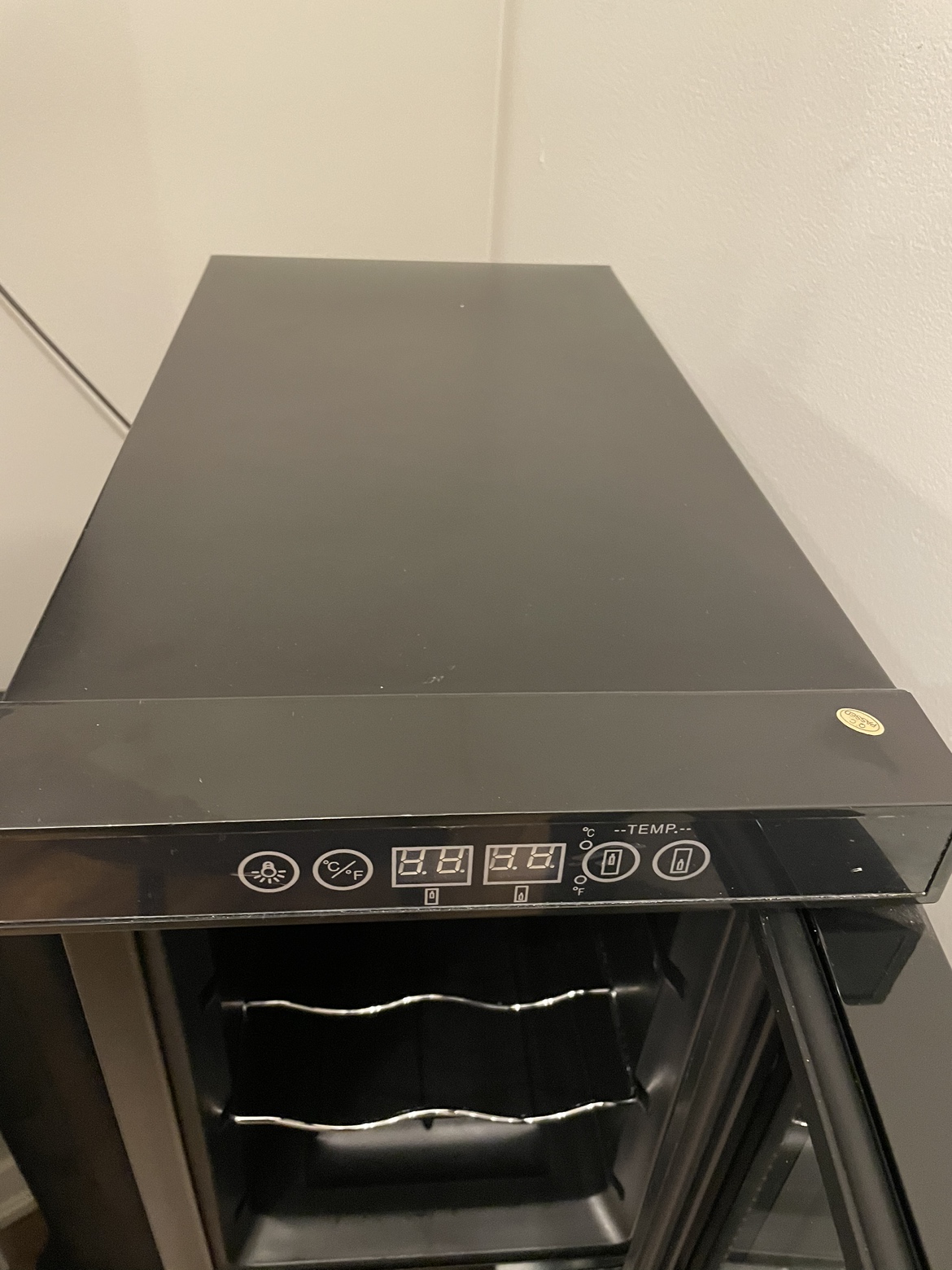 Koolatron Wine Refrigerator - photo 3