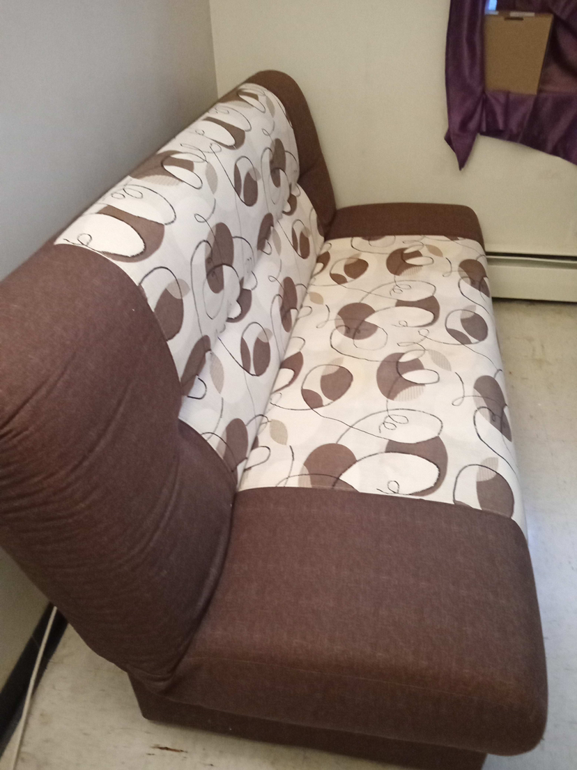 Pre-owned Sofa-Futon Mint Condition- Price Negotiable - photo 2