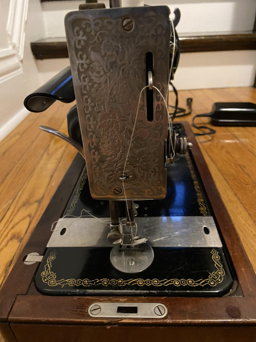Antique Singer Sewing Machine - photo 4