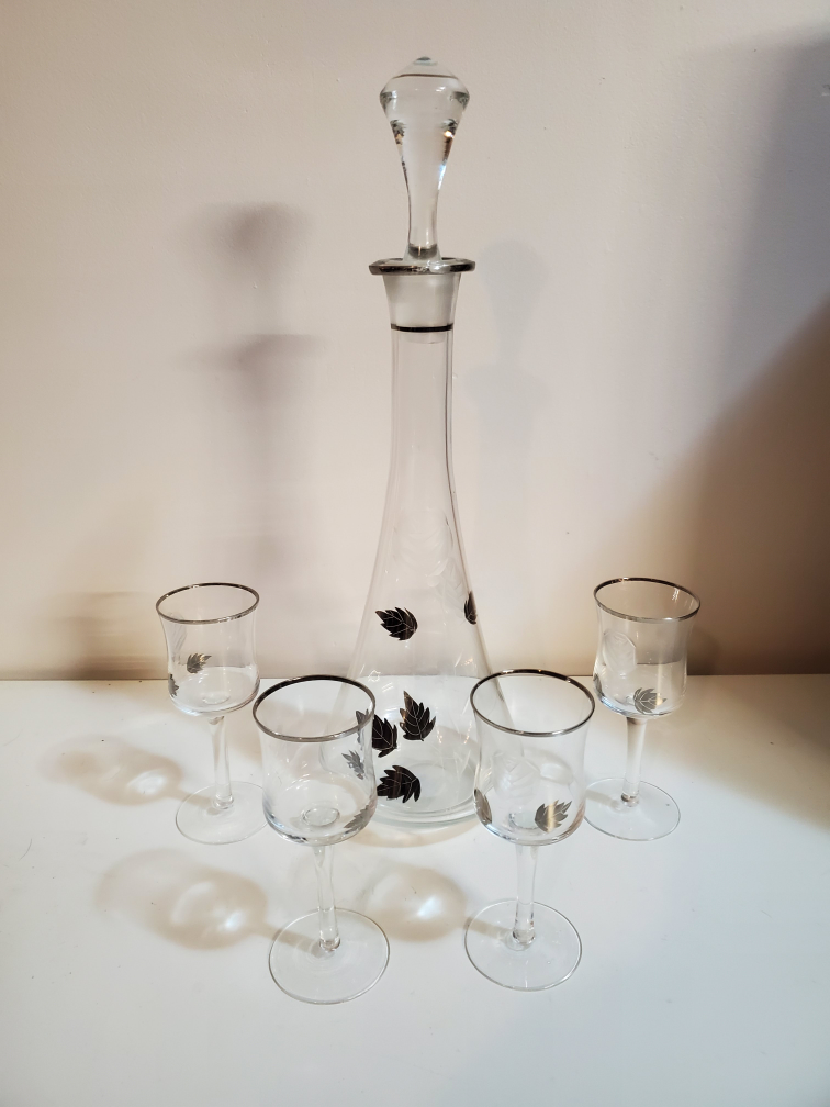 Vintage Decanter With 4 Cordial Wine Glasses - photo 2