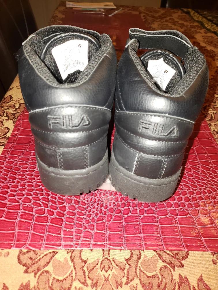 Boys size 5 shoes image indicator(2)