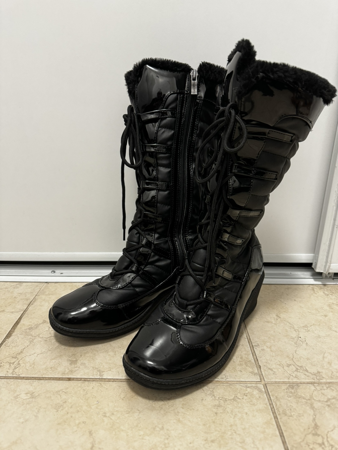 Winter boots for women thumbnail