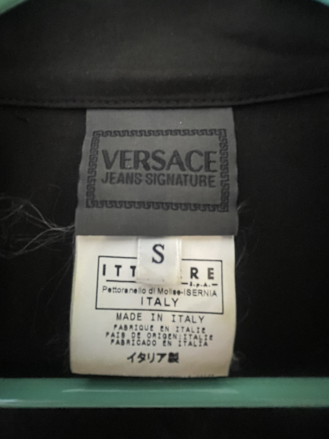 #SellingSpree Black Versace Women’s fitted shirt image indicator(2)