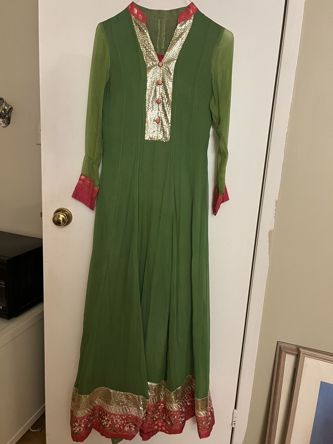 Pakistani outfits for women image indicator(4)