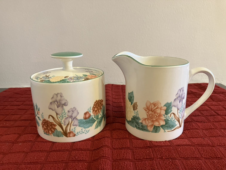 4 Cups, 4 plates, milk & sugar dish image indicator(3)