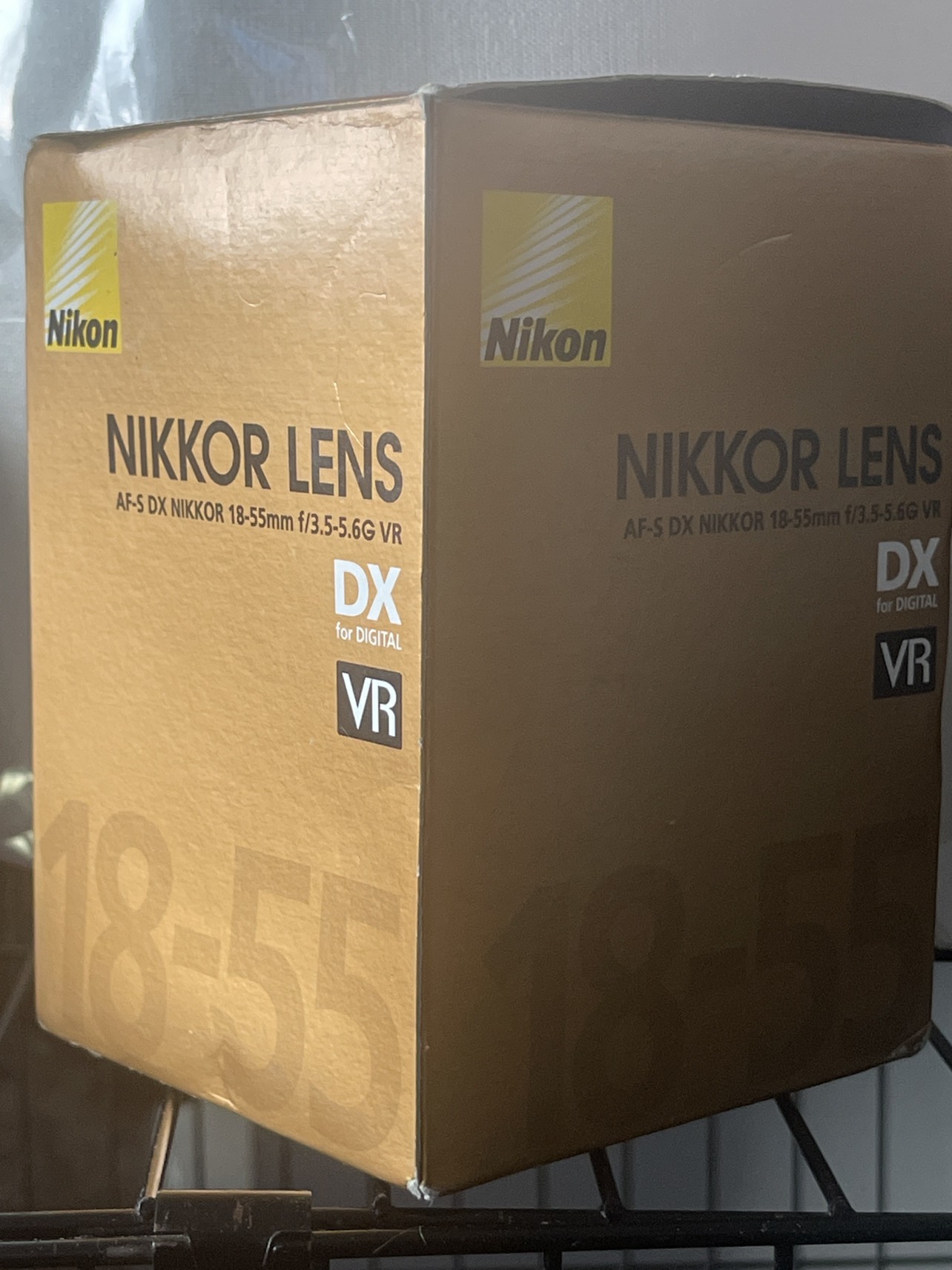 Nikkor lens AF-S DX Nikkor 18-55mm f3.5-5.6G VR in original box image indicator(3)