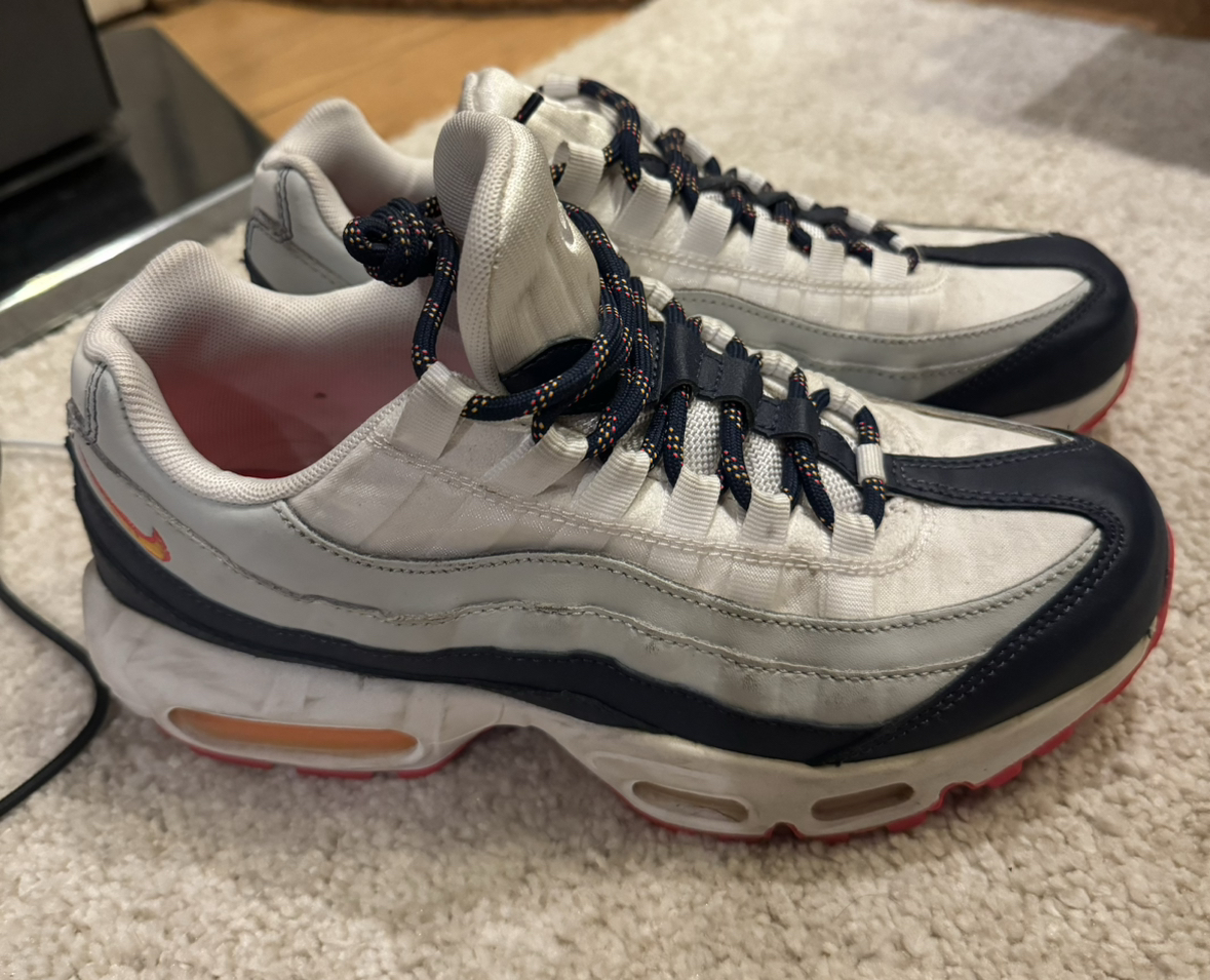 AirMAX 95 Women’s size 7.5 image indicator(2)