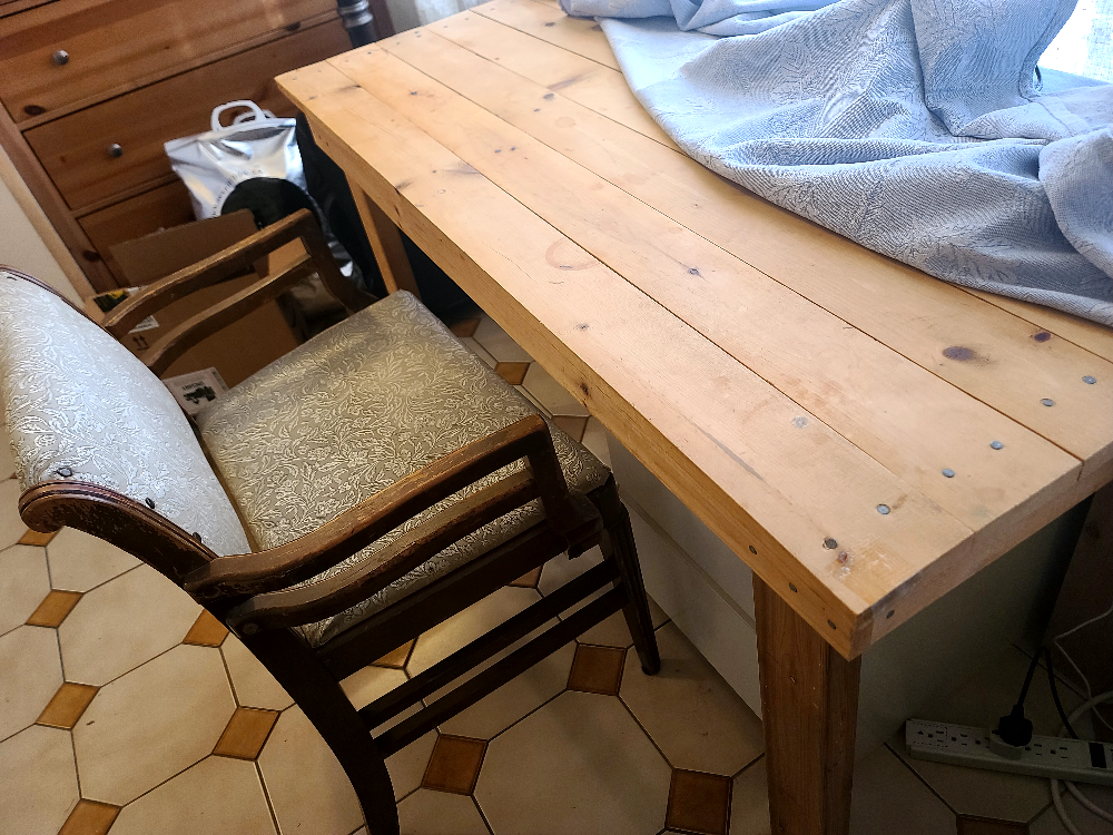 wood table with a chair image indicator(3)