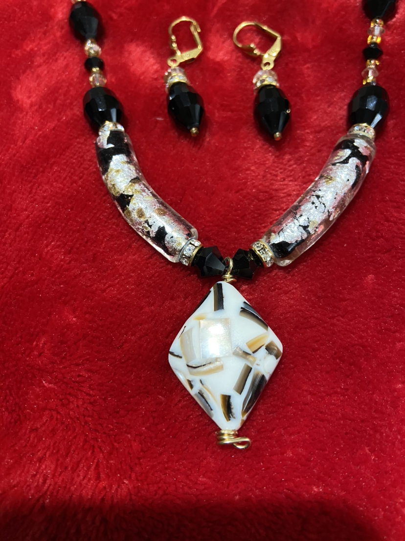 Necklace and earrings set jewellery image indicator(6)