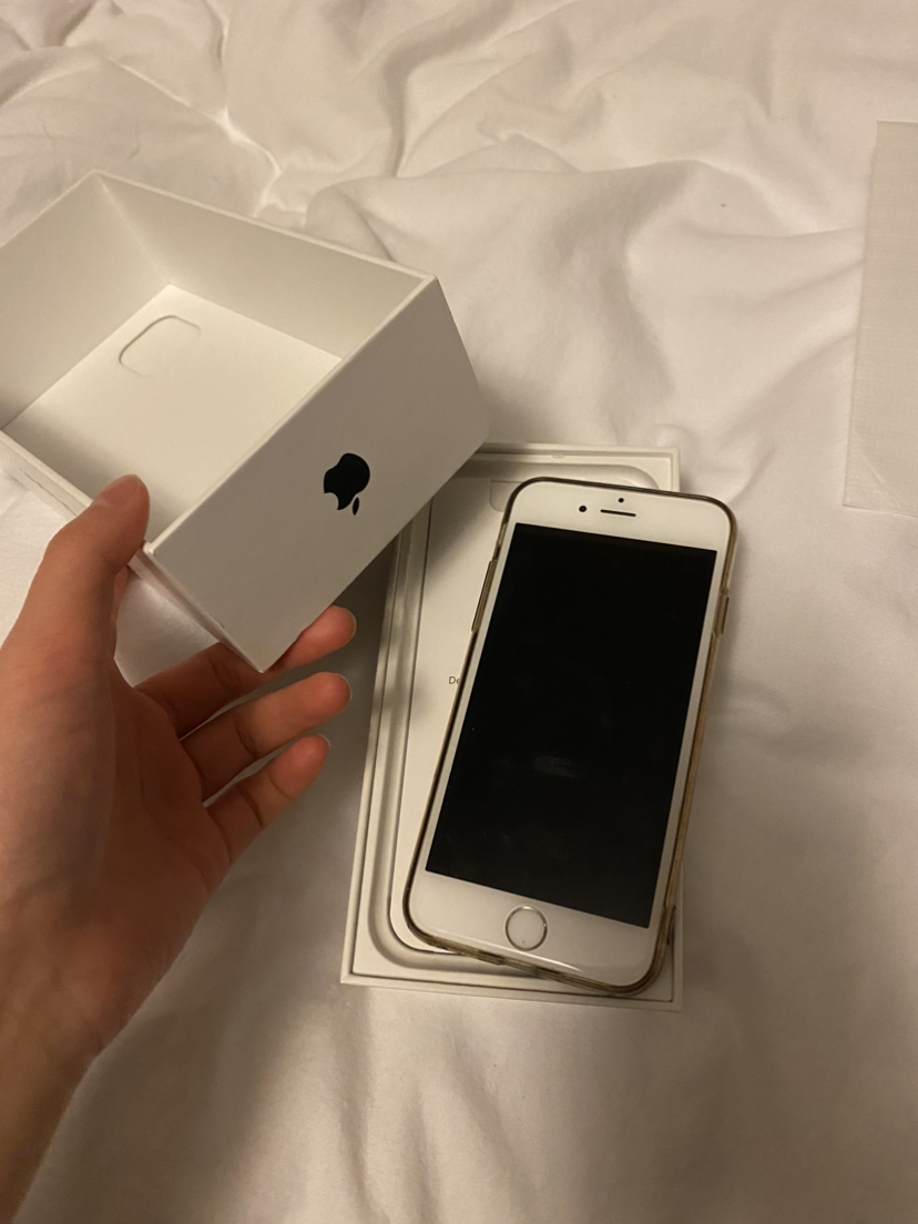 iPhone 6 no damage, gently used thumbnail
