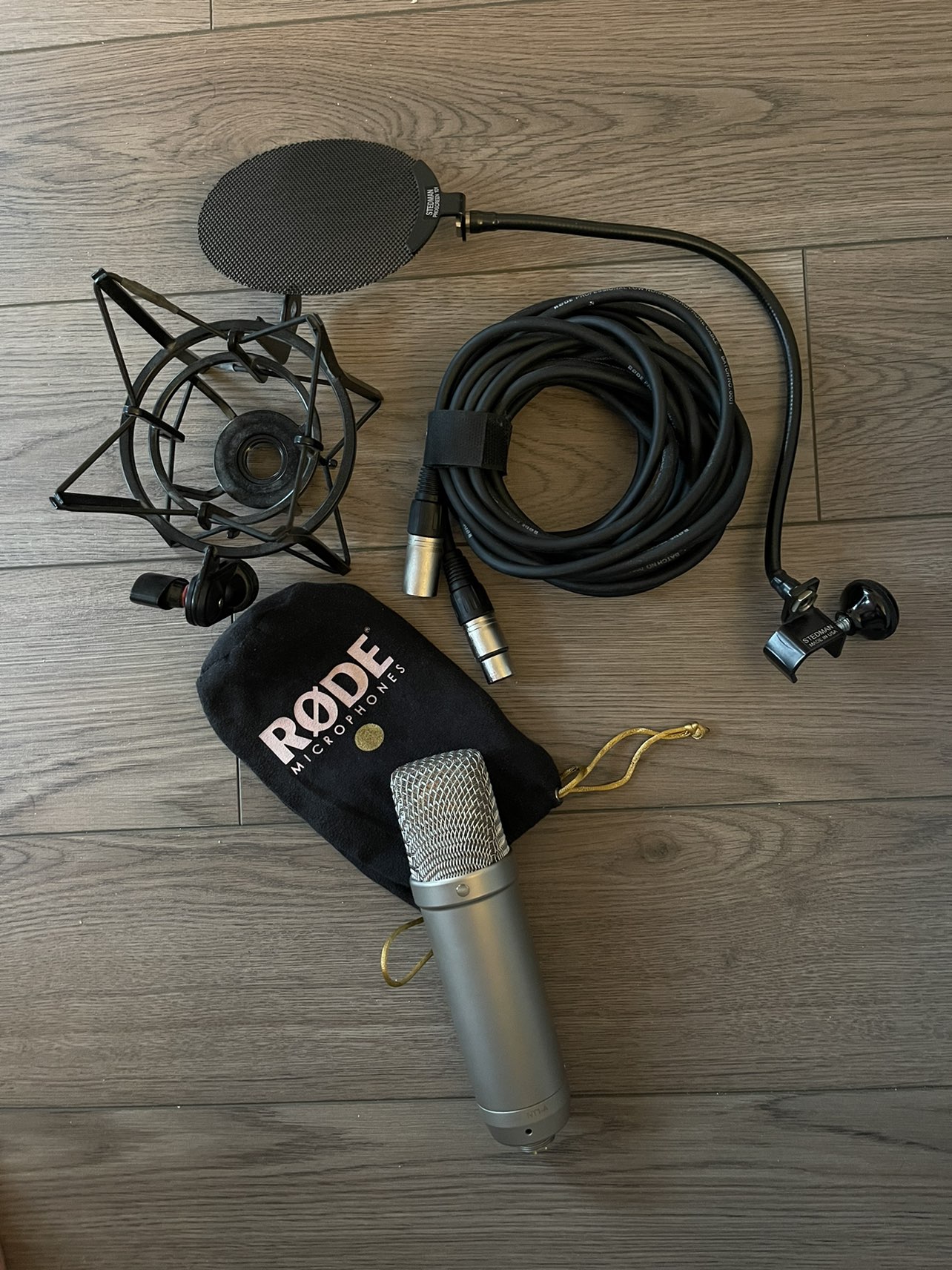 Home Recording Studio Microphone Bundle thumbnail