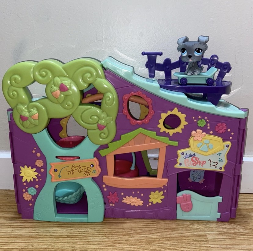 Littlest Pet Shop Pets Only Clubhouse Playset + Pet thumbnail