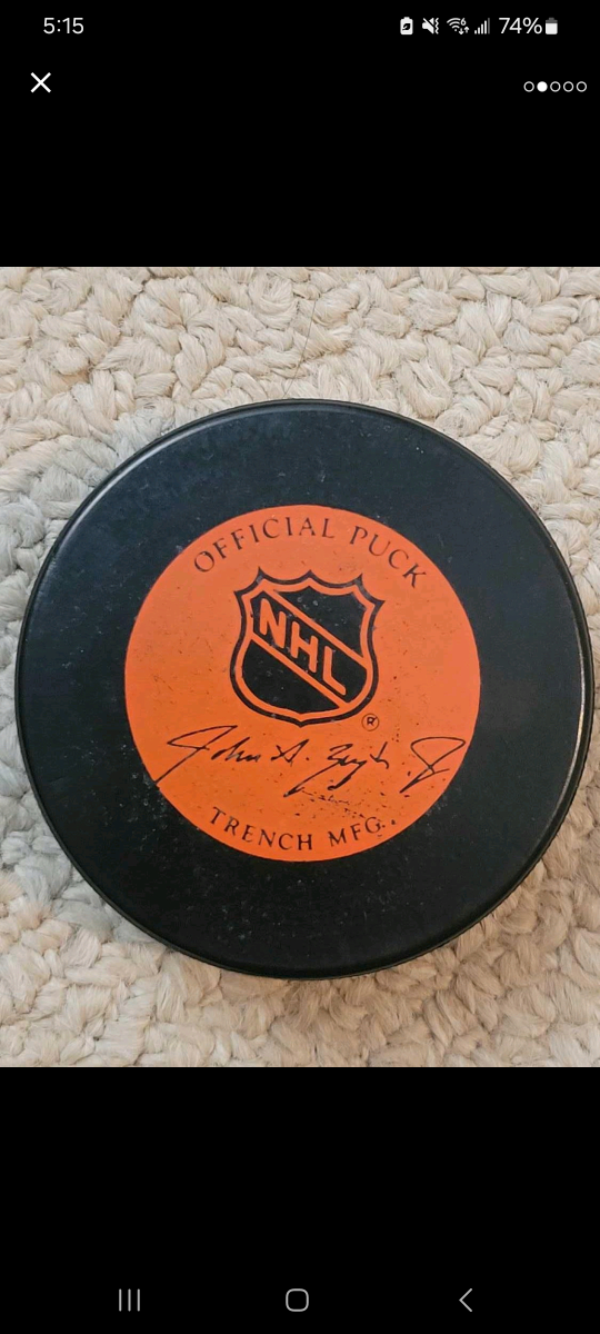 Official NHL game puck 1980s Pittsburgh Penguins image indicator(2)