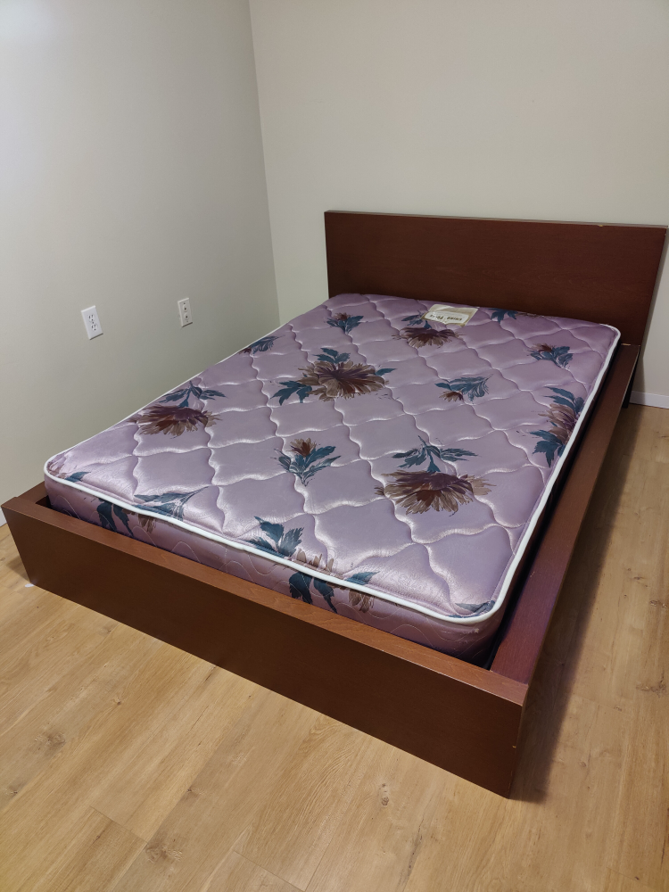 Double size bed frame w/mattress+boxspring