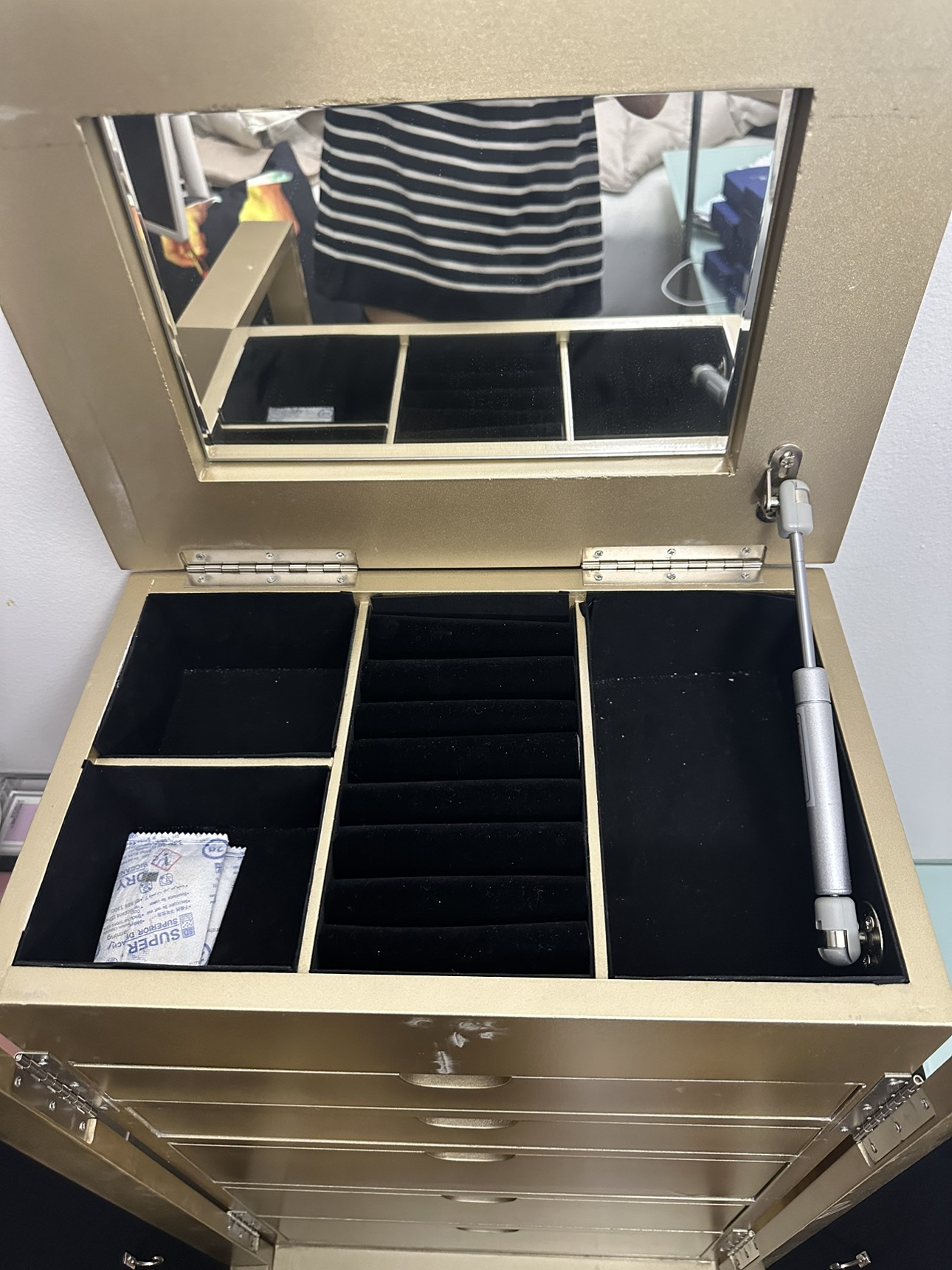 Jewelry Armoire with Mirror image indicator(5)