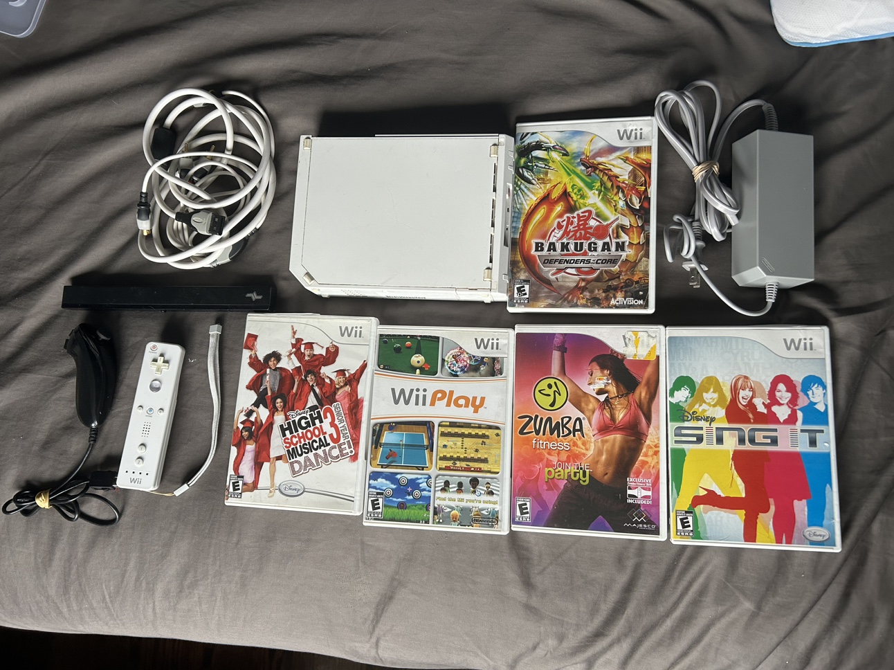 Nintendo wii console Bundle - Works great!