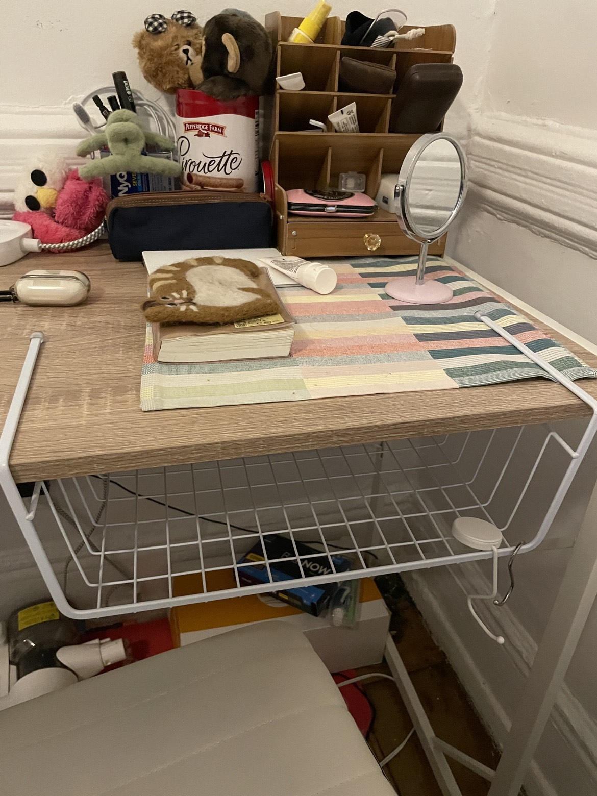 Office table, chair and basket - photo 3