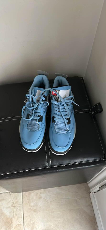 Jordan 4 university blue (negotiable or best offer) thumbnail