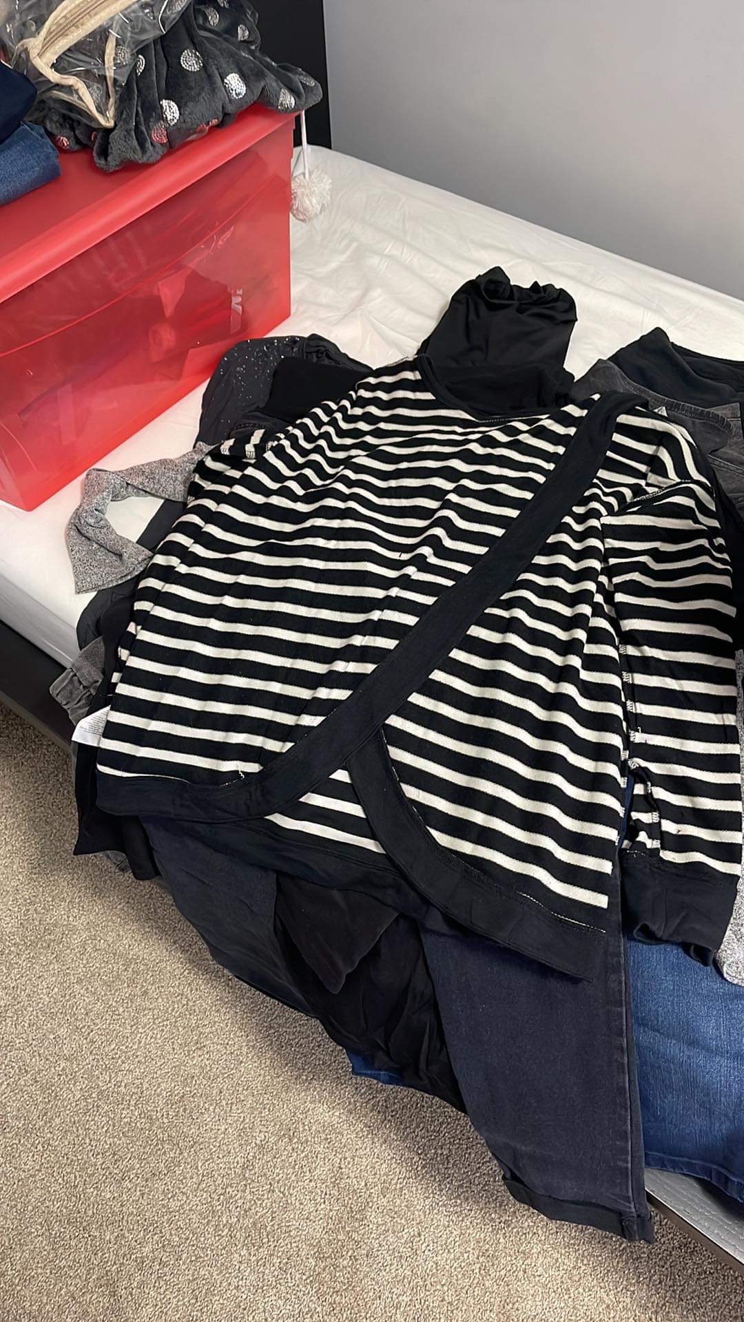 Maternity clothes M/L size - photo 4