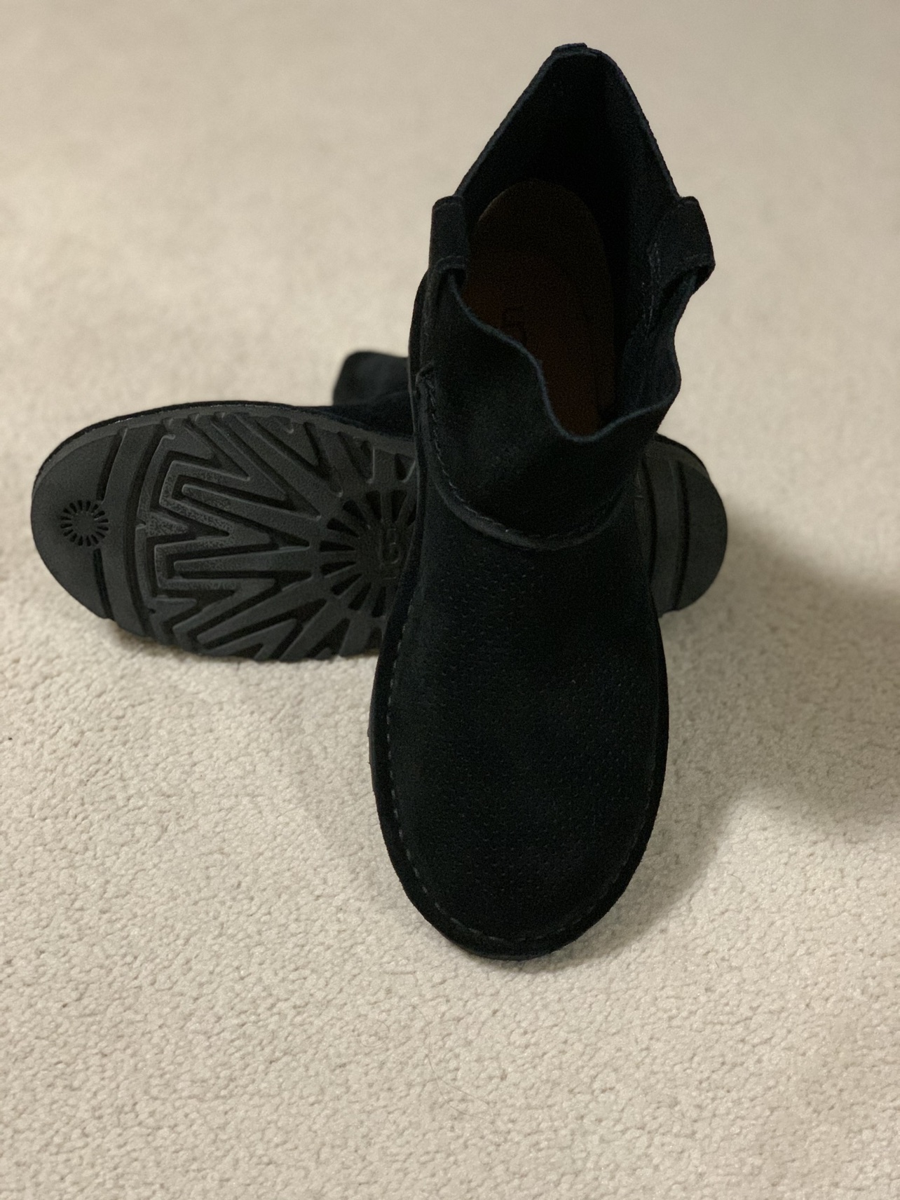 Unlined Uggs, size 6 image indicator(2)