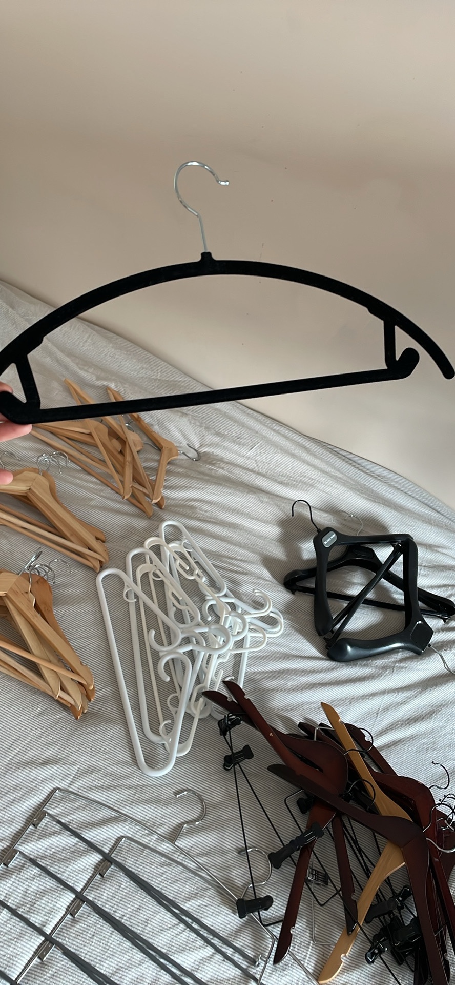 50 Hangers- wooden/velvet/metal plastic - photo 4