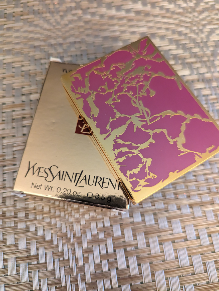 **YSL LIMITED EDITION** Flower Crush Eyeshadow Palette image indicator(2)