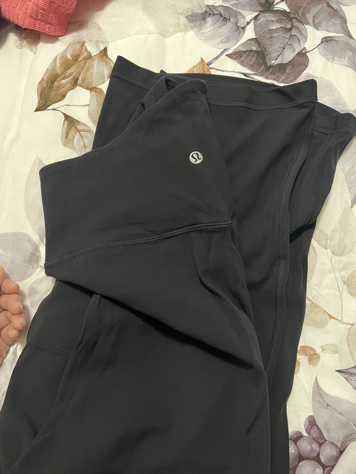 Brand new Lululemon groove wide leg pants size 6 black