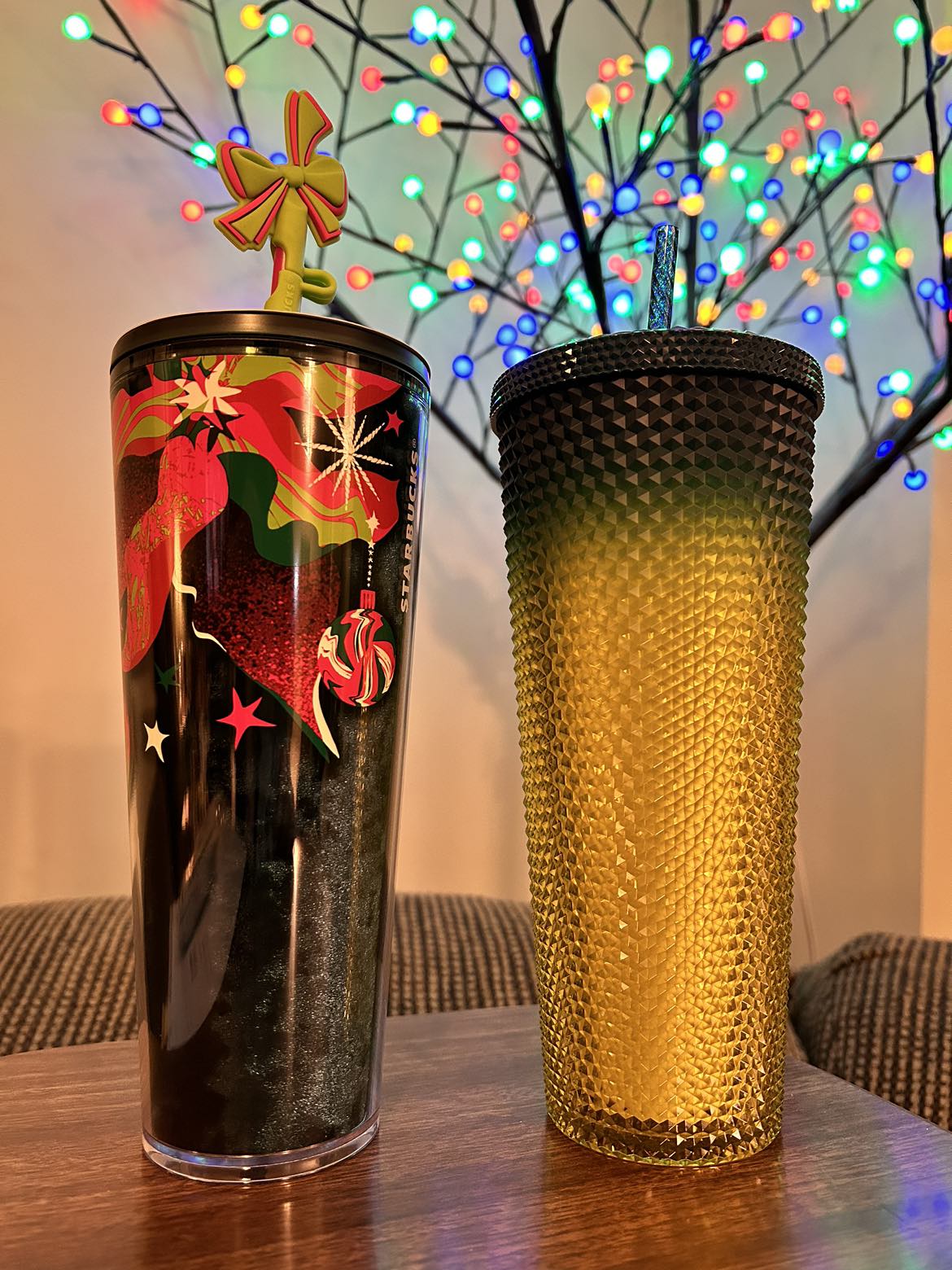 ✨✨Starbucks Christmas Venti Tumbler w/Topper image indicator(2)