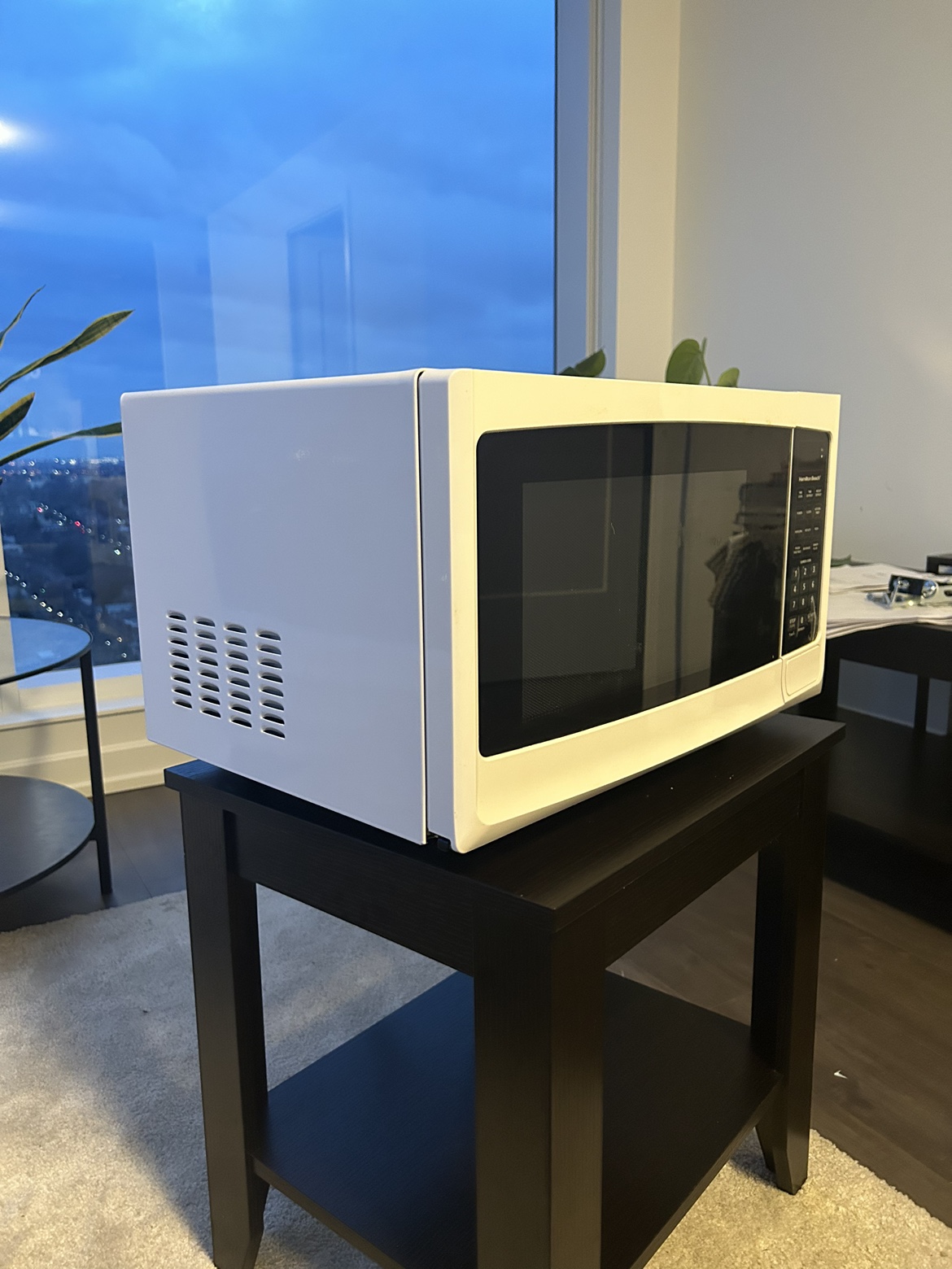 Hamilton Beach Microwave Oven 1.1 cu. ft. 120 v thumbnail