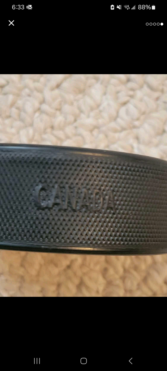 Official NHL game puck 1980s Philadelphia Flyers image indicator(5)