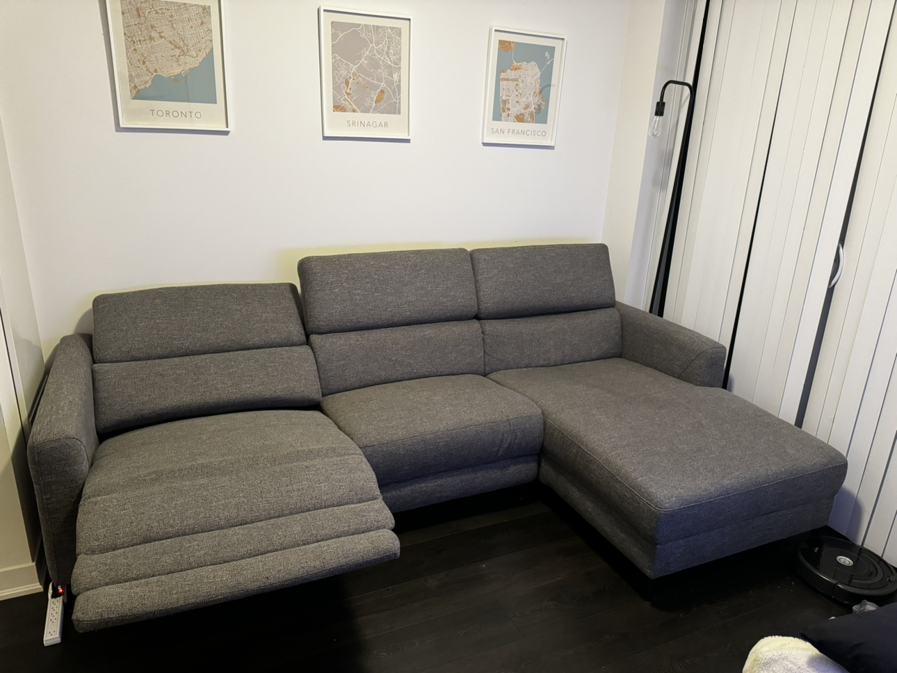 Sectional couch with recliner and adjustable headrests - photo 3