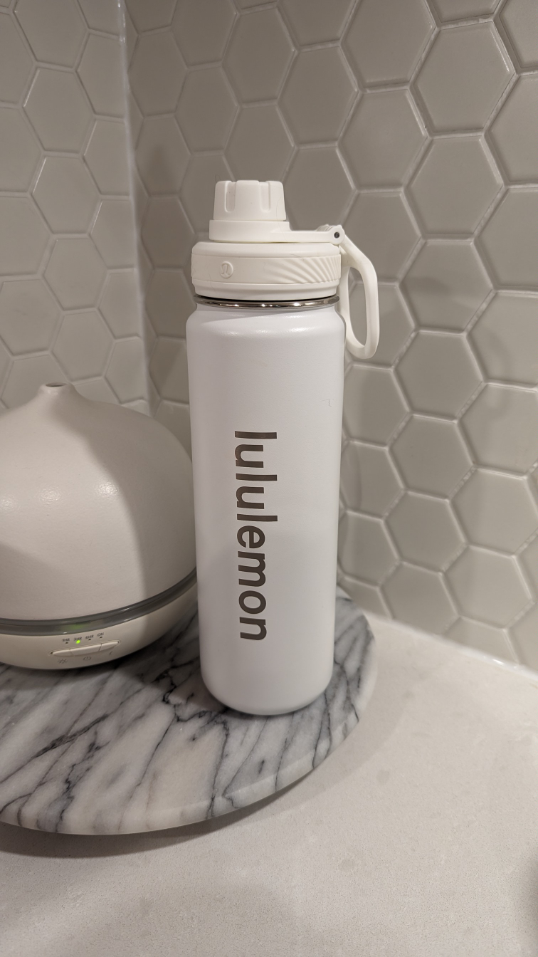 Lululemon Back to Life Sport Bottle 24oz image indicator(2)