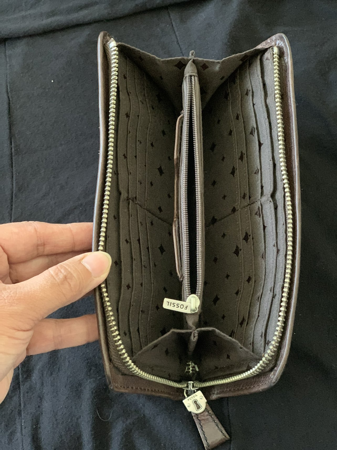 Great condition wallet by fossil image indicator(3)