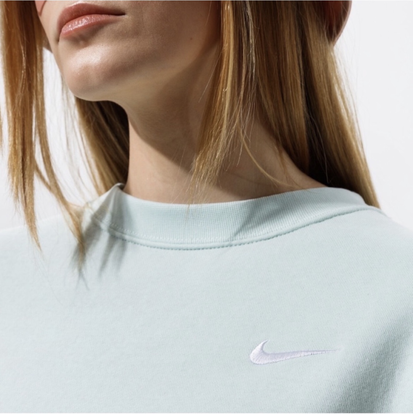NWT⚡️NIKE Trend fleece crop loose fit sweatshirt XS image indicator(2)