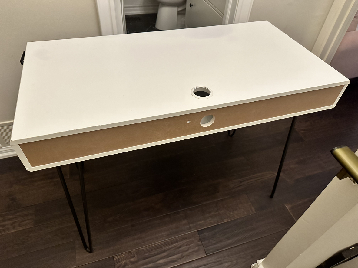 White office desk with space for stuff - photo 3