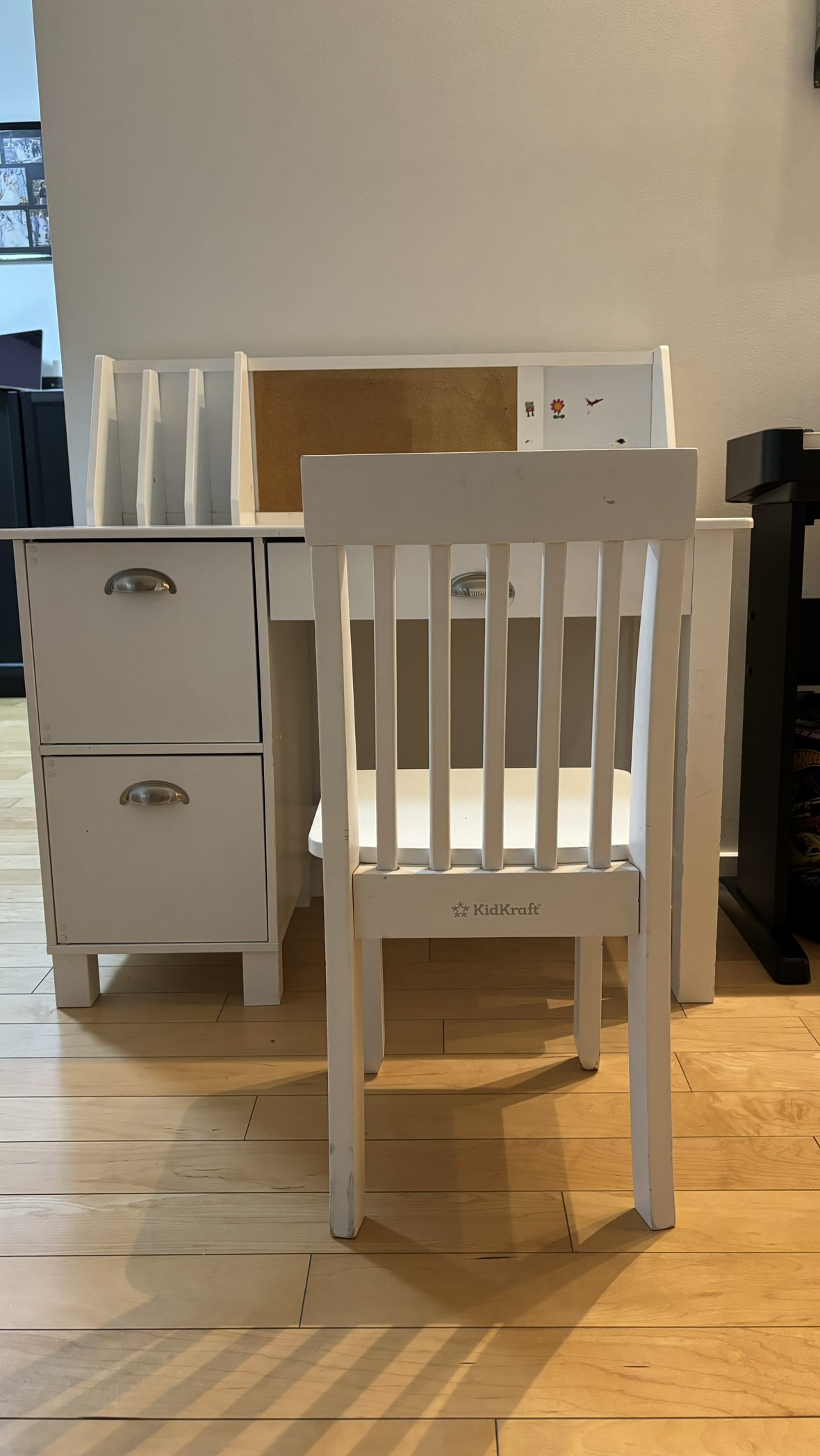 Kid’s table & chair image indicator(4)