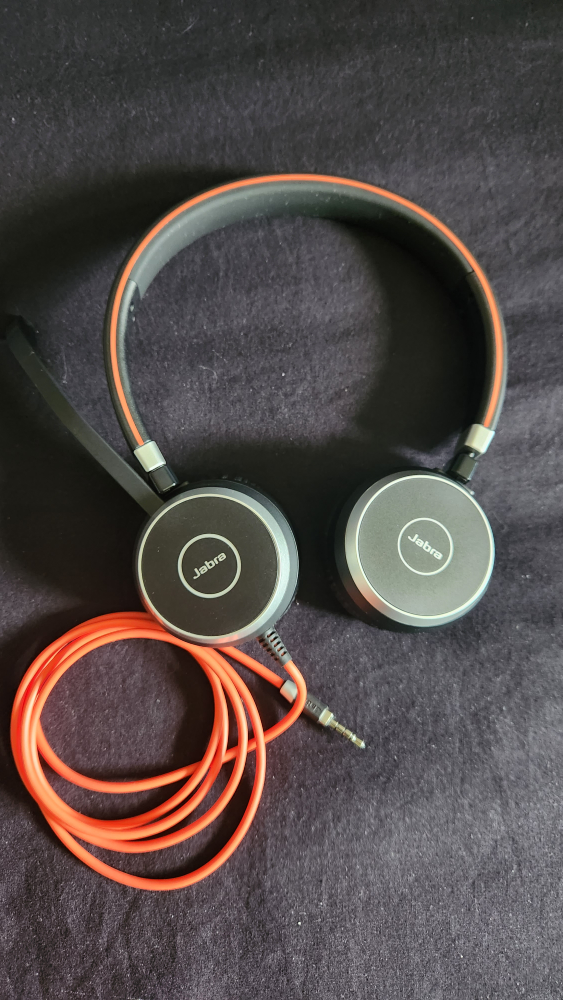 Jabra Evolve 40 Stereo Wired Headset image indicator(2)