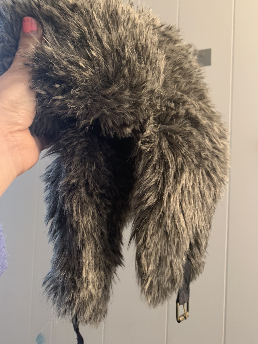 H&M furry Hat image indicator(2)