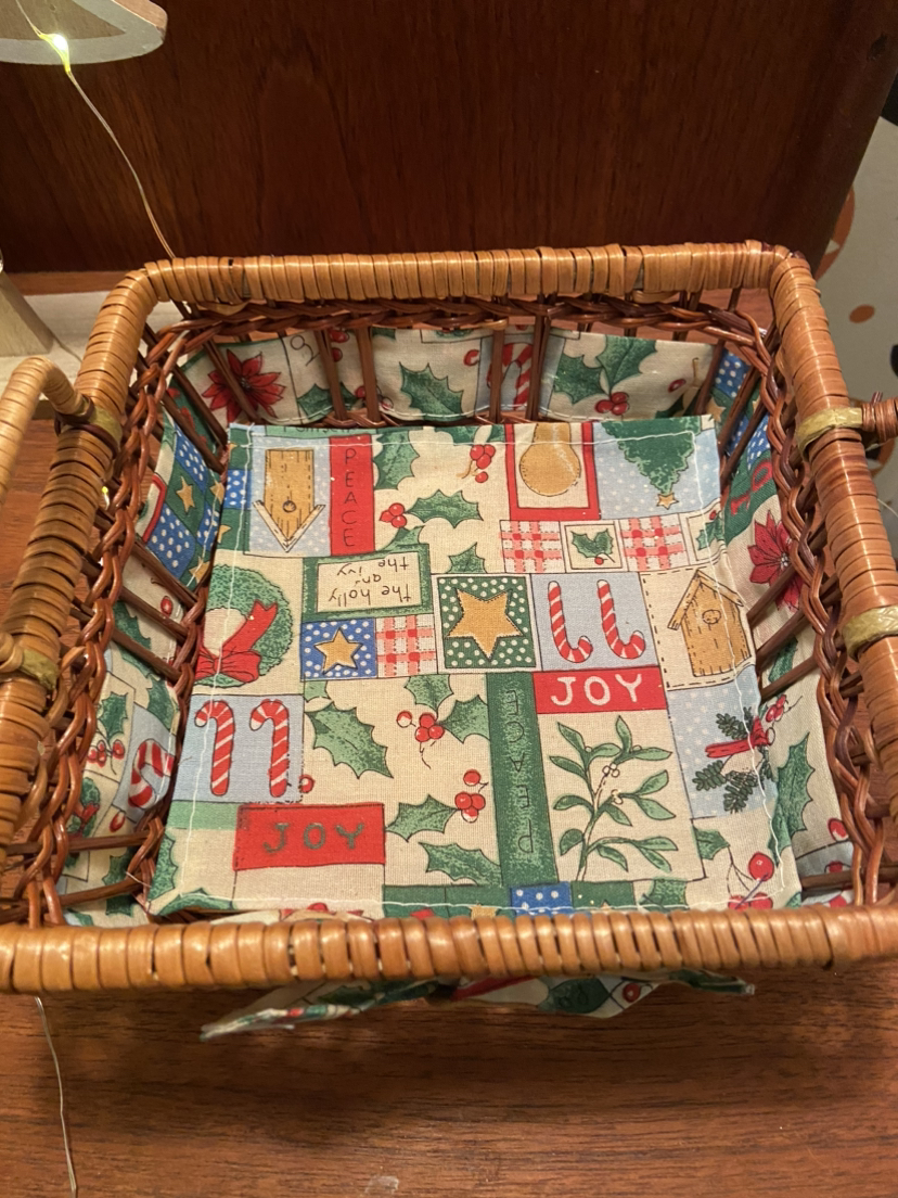 Vintage Christmas Basket image indicator(3)