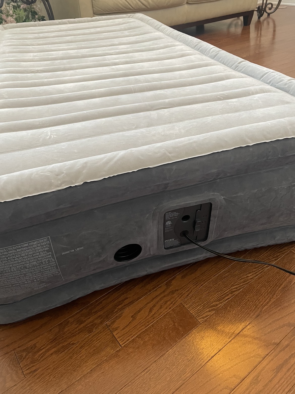 Intex Inflatable Twin Air Bed with built in Electric Pump - photo 2