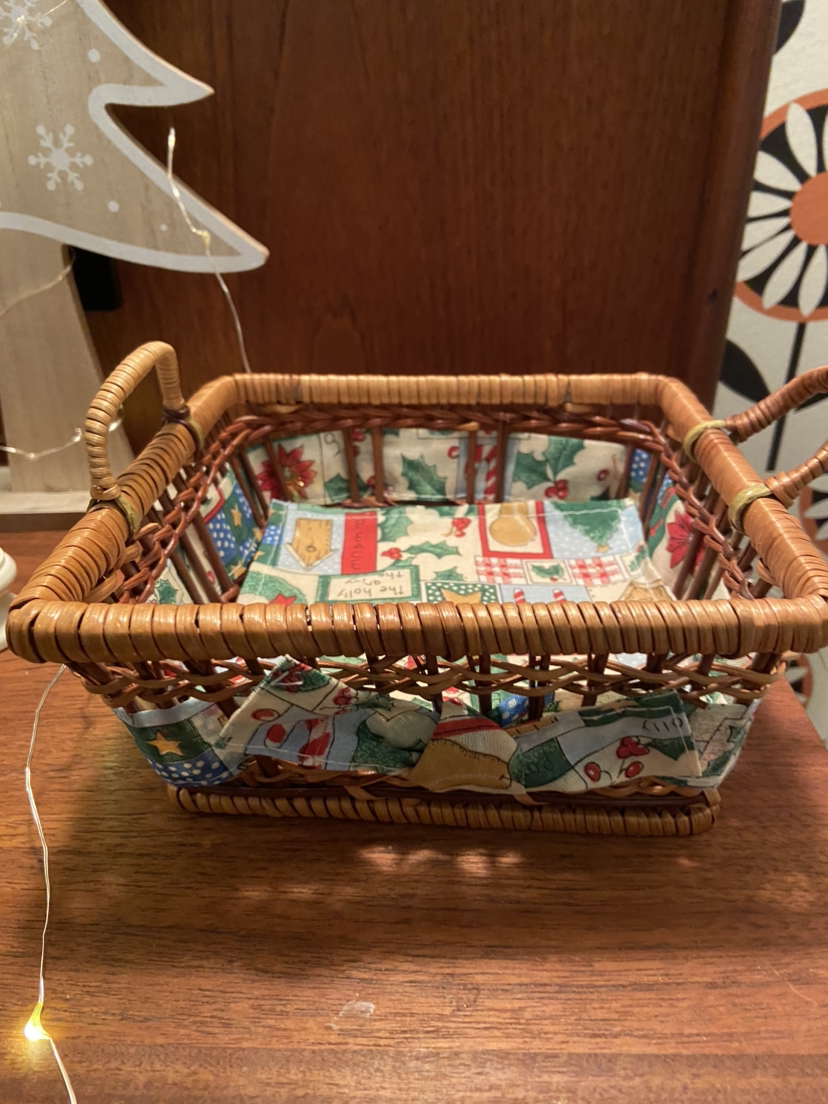 Vintage Christmas Basket image indicator(2)