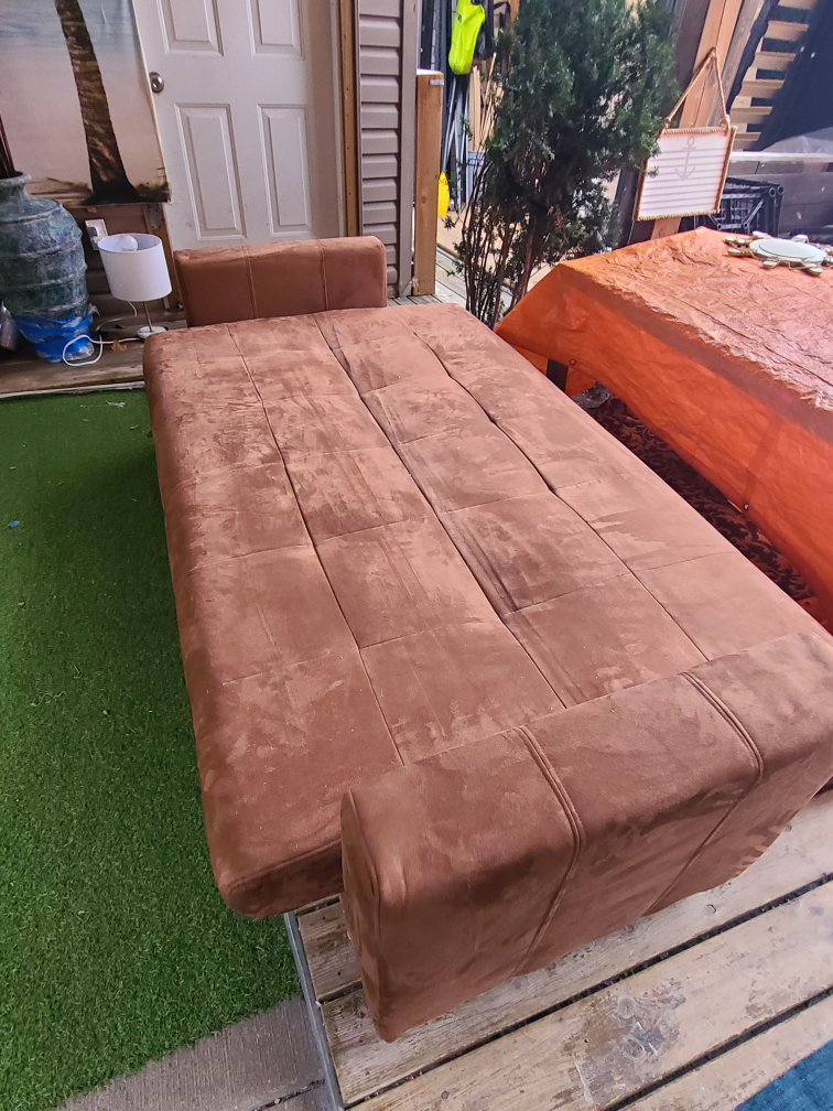 🇨🇦 3 seater couch/ sofa bed with storage and  FREE DELIVERY - photo 3
