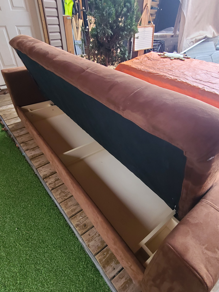 🇨🇦 3 seater couch/ sofa bed with storage and  FREE DELIVERY - photo 5