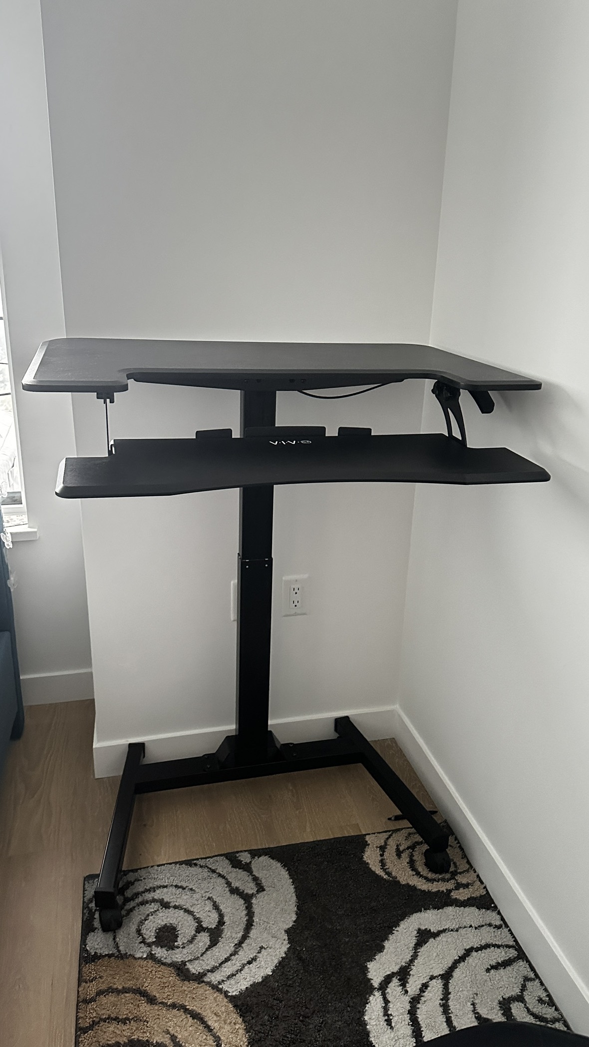 Adjustable height desk with wheels - photo 3