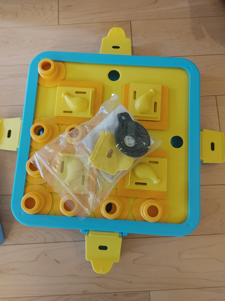 (Almost new) Dog Puzzle Toy for Treats