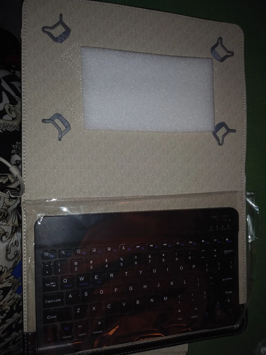 NEW!   10.1 inch Magnetic Case and Keyboard image indicator(3)