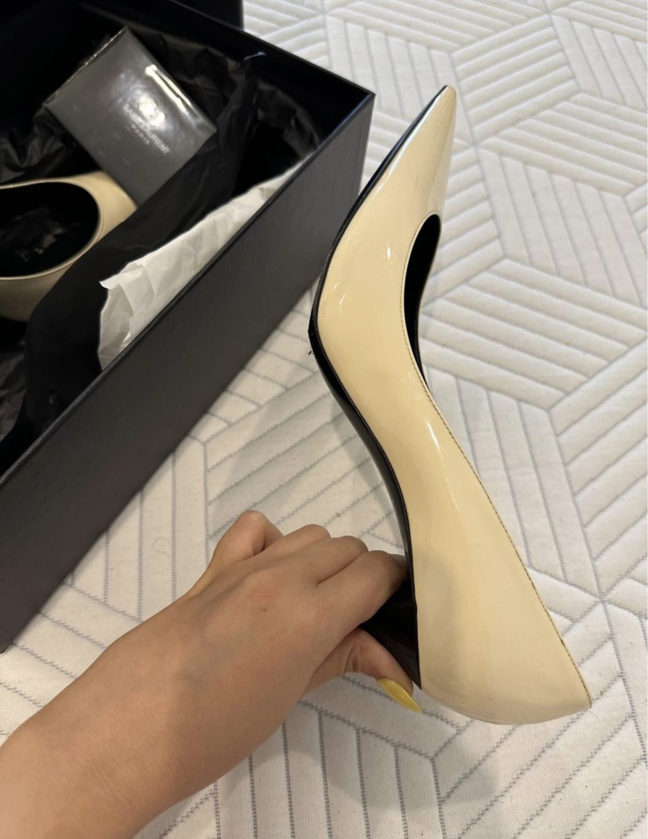YSL Saint Laurent Lexi pumps in off white image indicator(5)