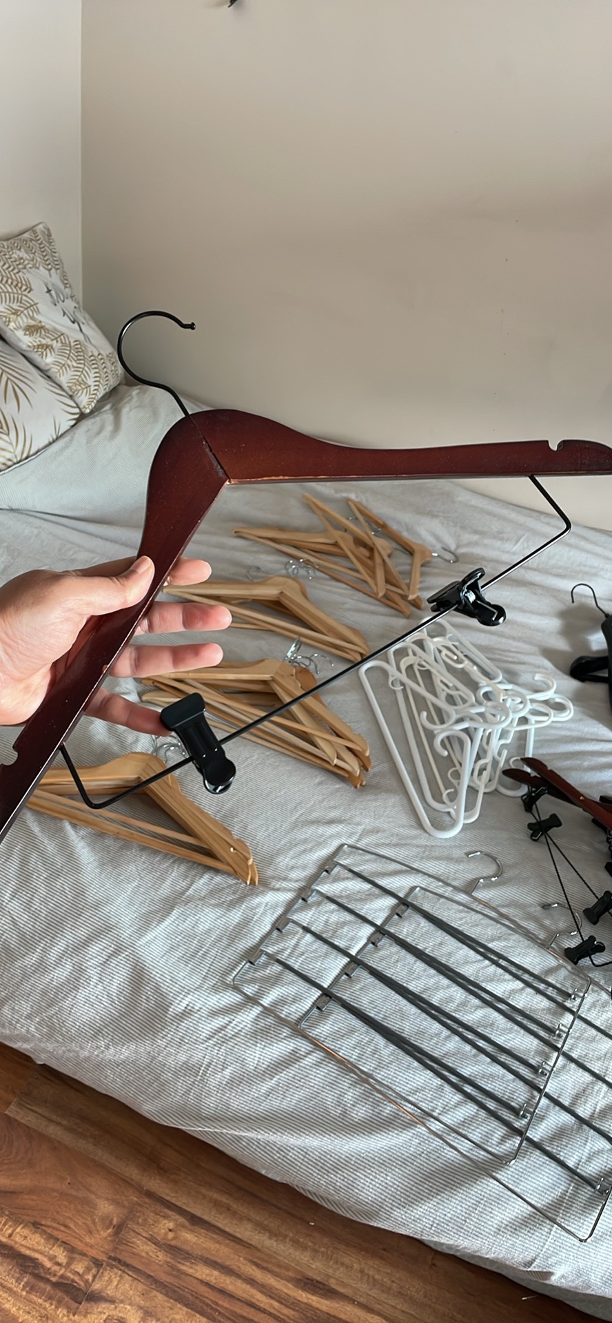 50 Hangers- wooden/velvet/metal plastic - photo 3