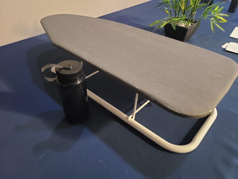Small iron table #freecycle thumbnail
